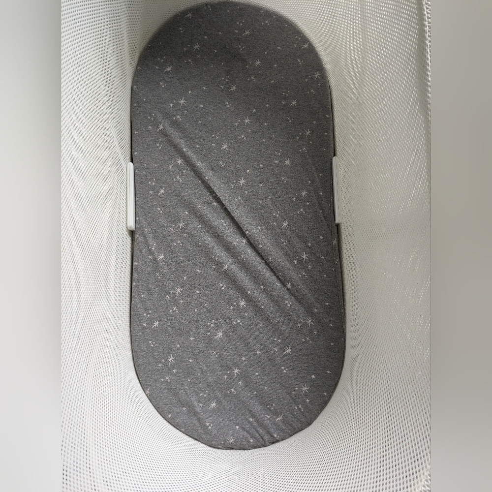 Snoo bassinet sheet gray with stars